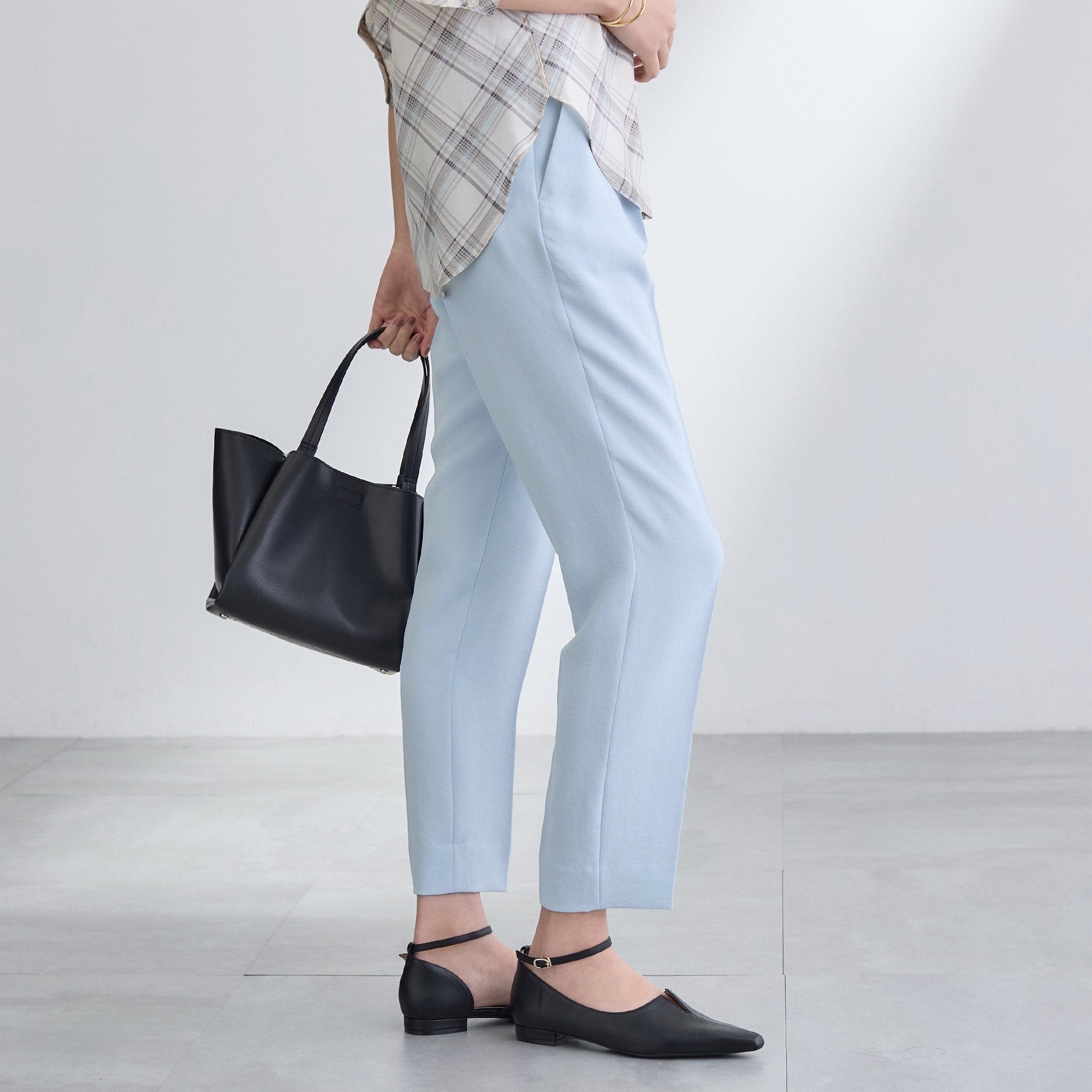 インディヴィ INDIVI 【洗える／UVケア／SETUP可】こなれテーパードパンツ （ブラック(019)） ブラック(019)