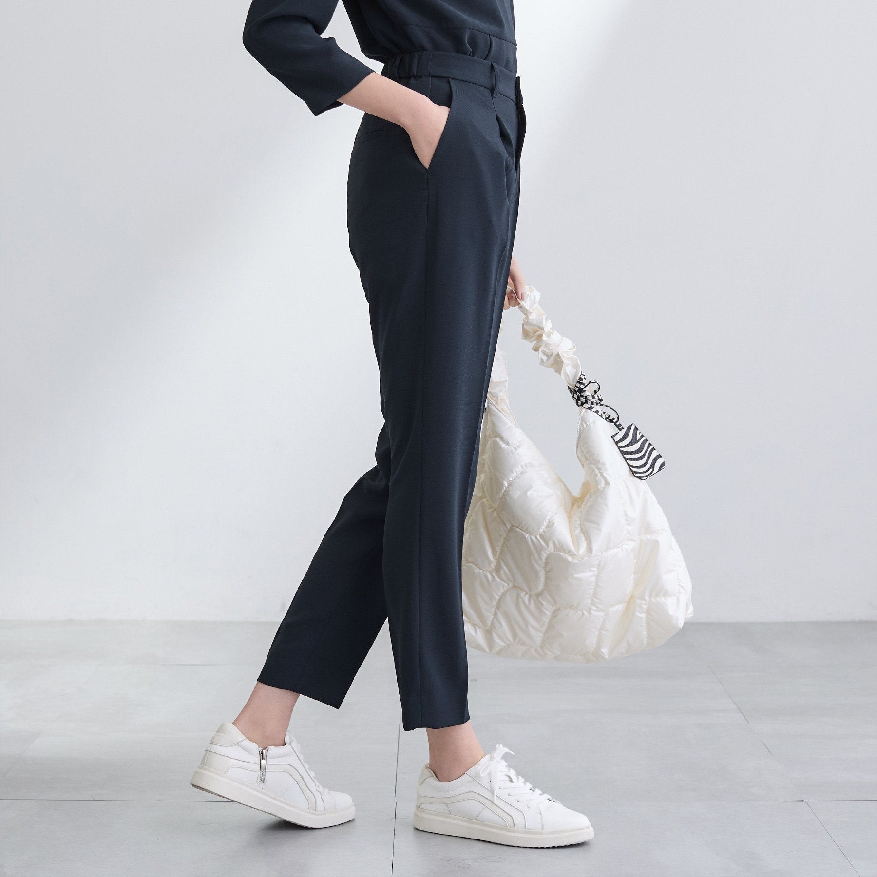 インディヴィ INDIVI 【洗える／UVケア／SETUP可】こなれテーパードパンツ （ブラック(019)） ブラック(019)