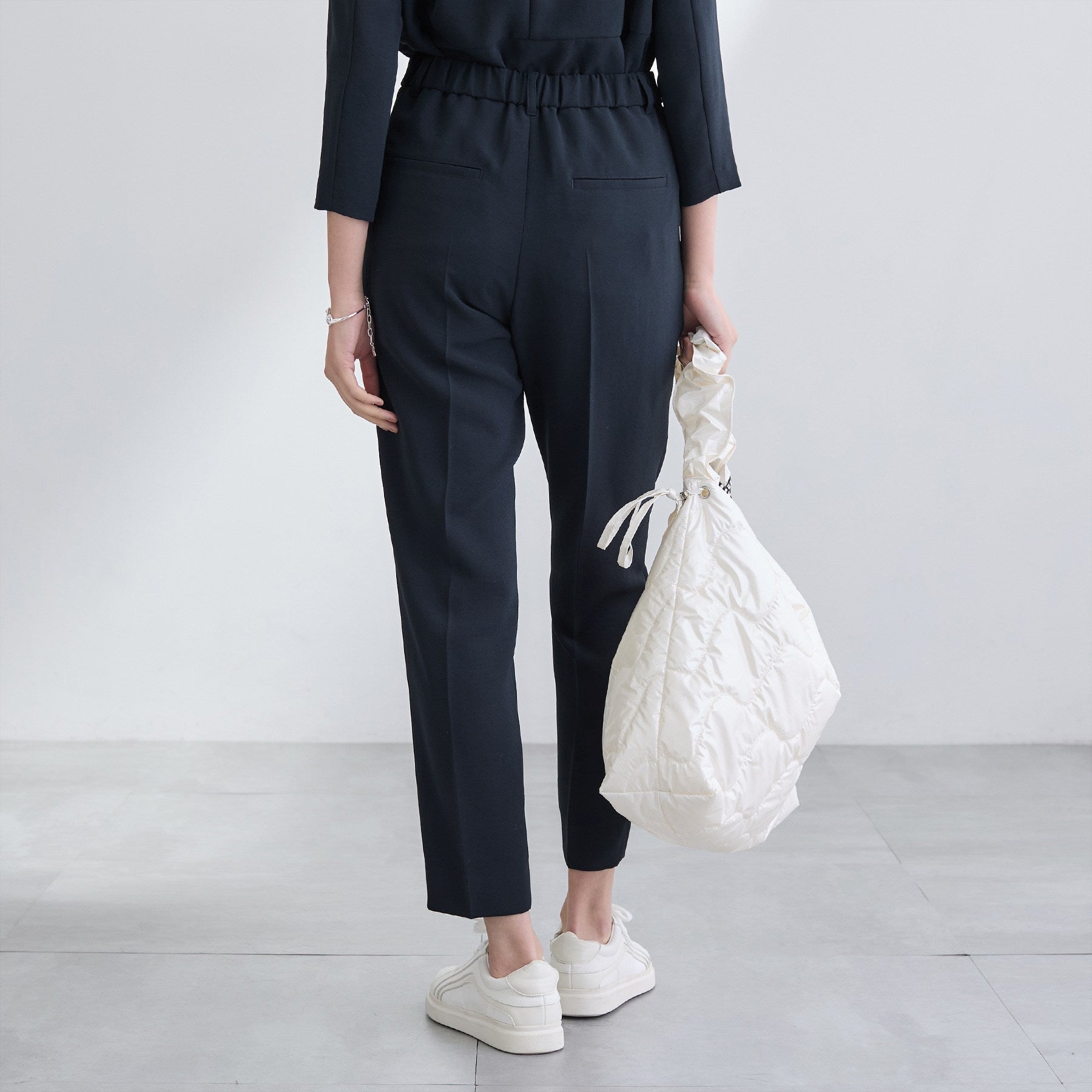 インディヴィ INDIVI 【洗える／UVケア／SETUP可】こなれテーパードパンツ （ブラック(019)） ブラック(019)