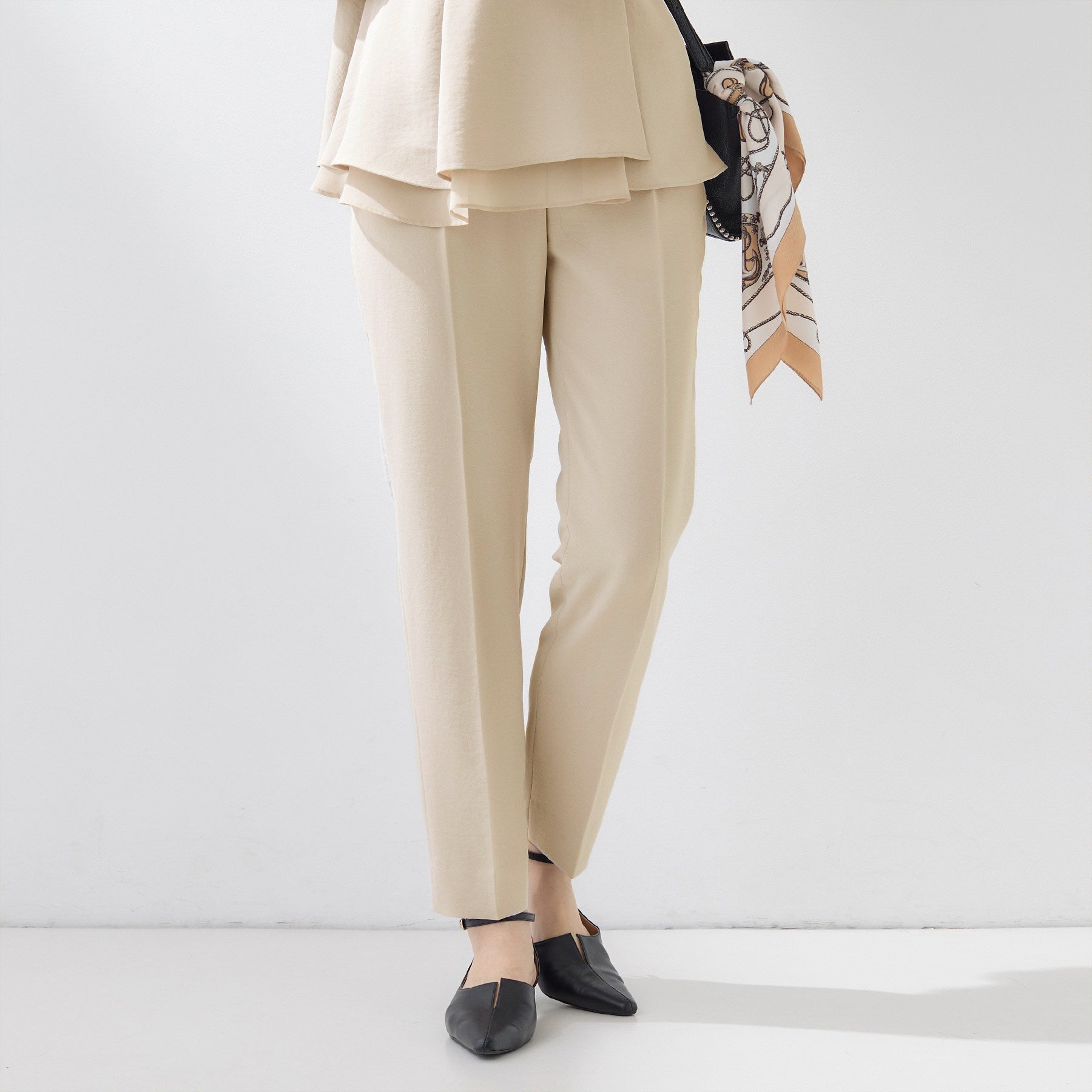 インディヴィ INDIVI 【洗える／UVケア／SETUP可】こなれテーパードパンツ （ベージュ(052)） ベージュ(052)