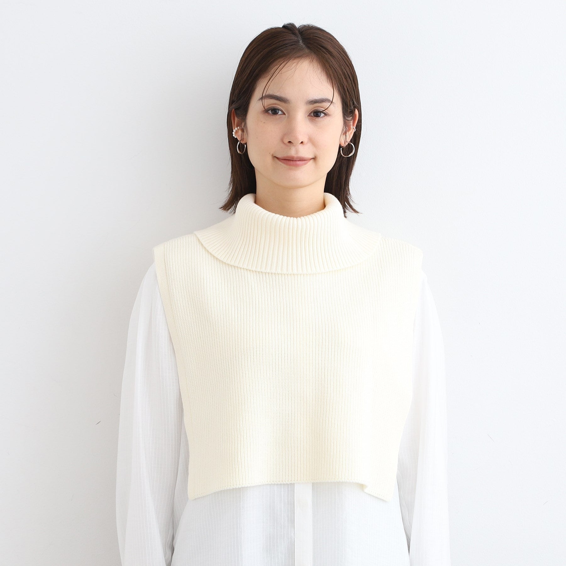 インディヴィ INDIVI 【洗える／2WAY】タートルネックニットケープ （オフホワイト(003)） オフホワイト(003)