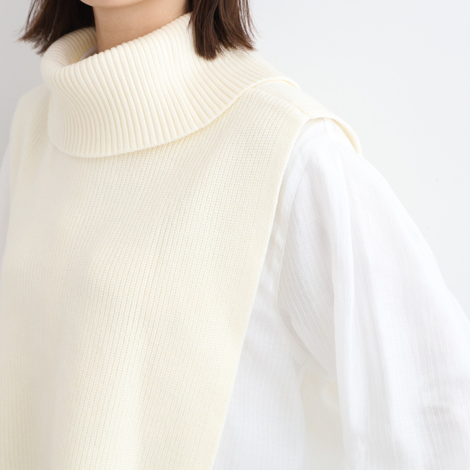 インディヴィ INDIVI 【洗える／2WAY】タートルネックニットケープ （オフホワイト(003)） オフホワイト(003)