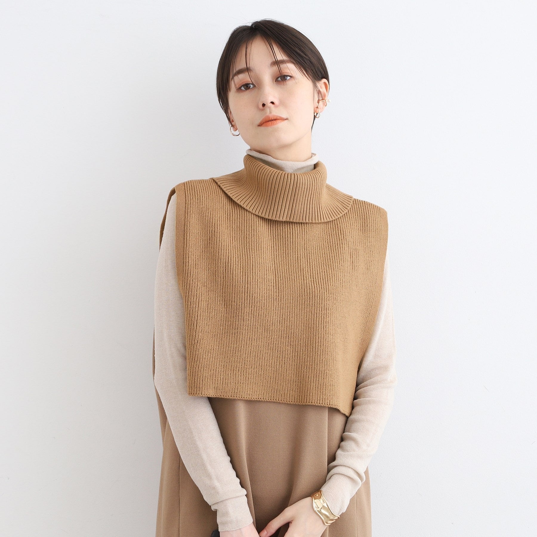 インディヴィ INDIVI 【洗える／2WAY】タートルネックニットケープ （モカブラウン(042)） モカブラウン(042)