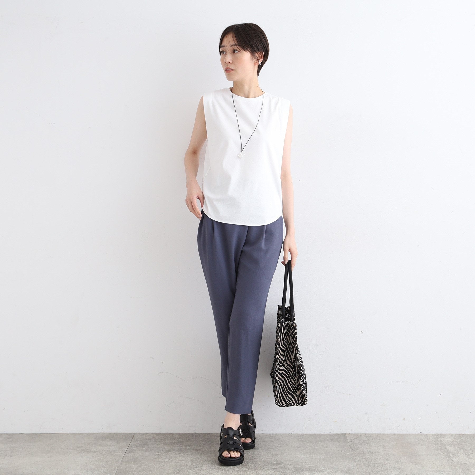 インディヴィ INDIVI 【洗える】タックデザインノースリーブTシャツ
