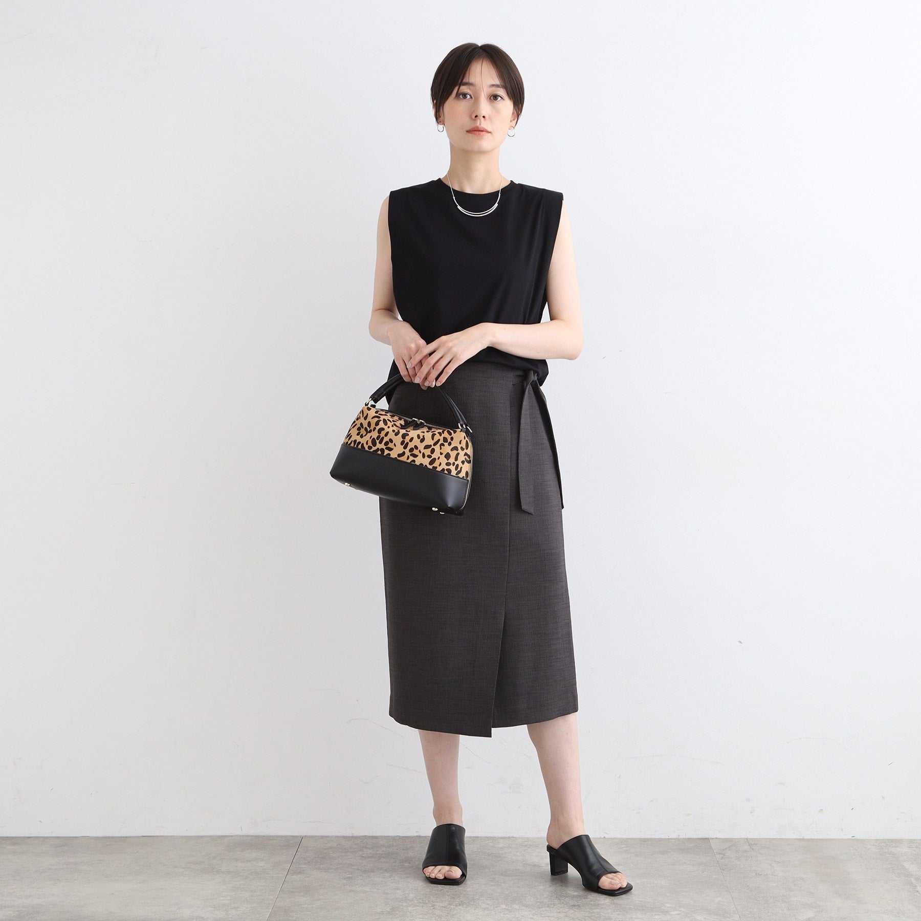 インディヴィ INDIVI 【洗える】タックデザインノースリーブTシャツ