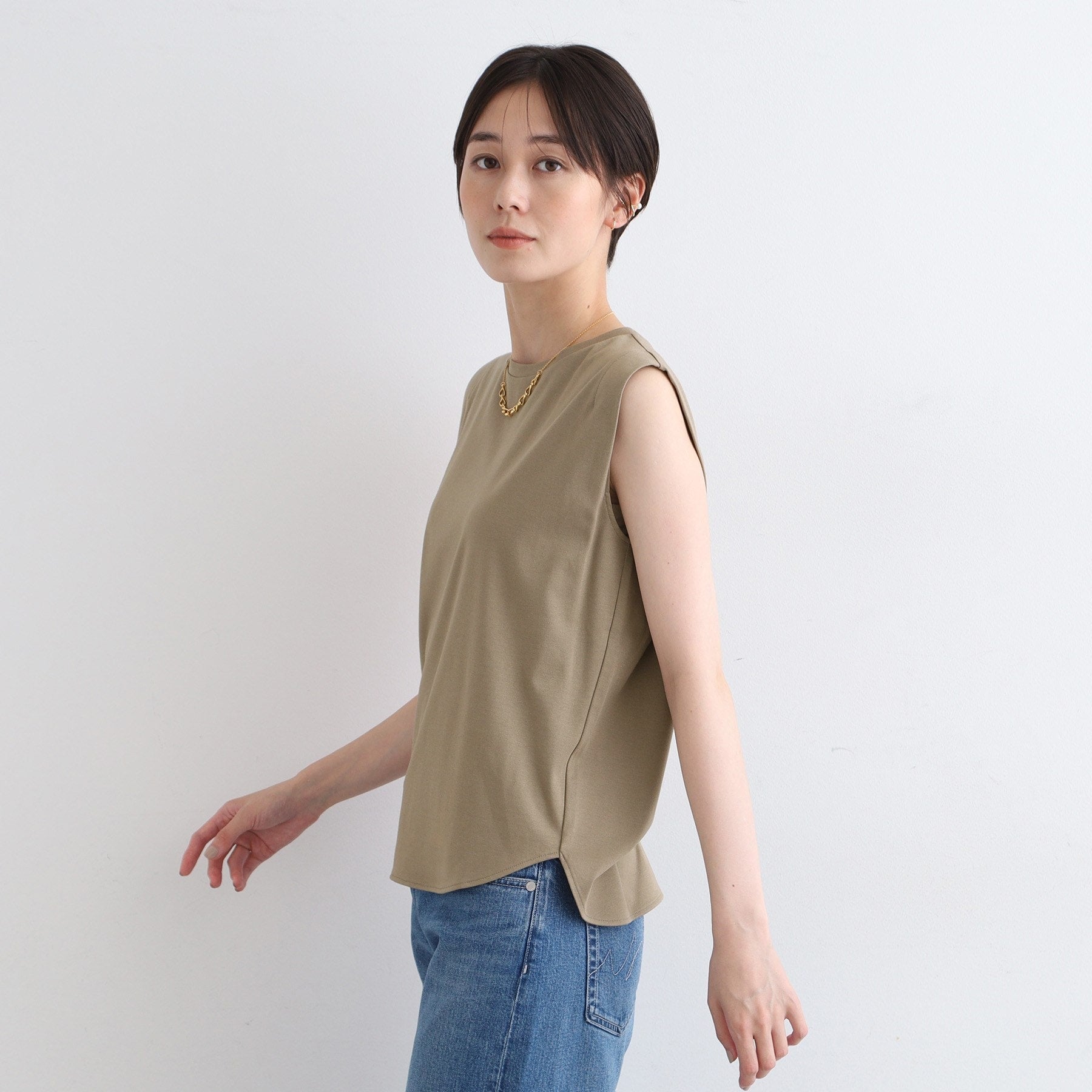 インディヴィ INDIVI 【洗える】タックデザインノースリーブTシャツ