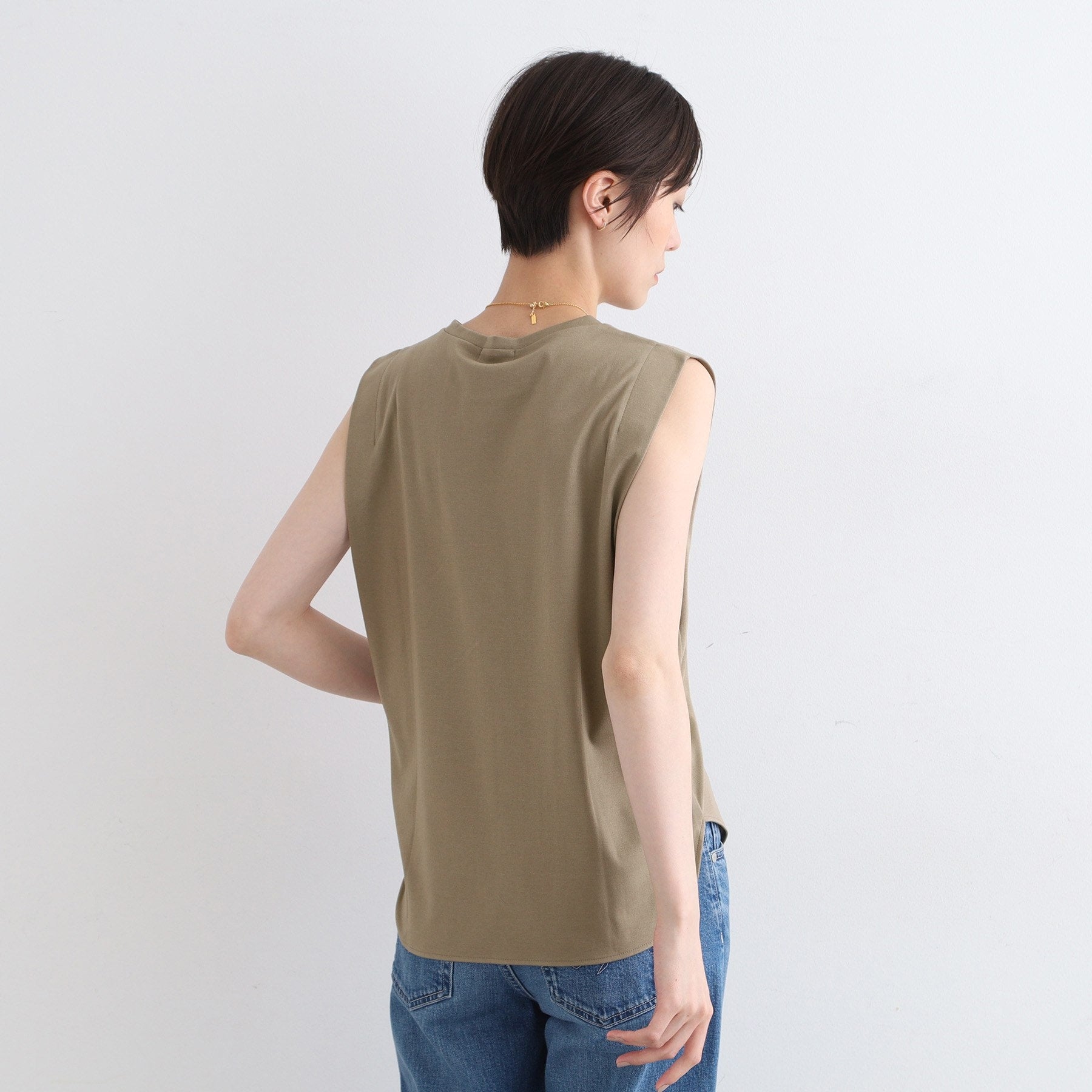 インディヴィ INDIVI 【洗える】タックデザインノースリーブTシャツ