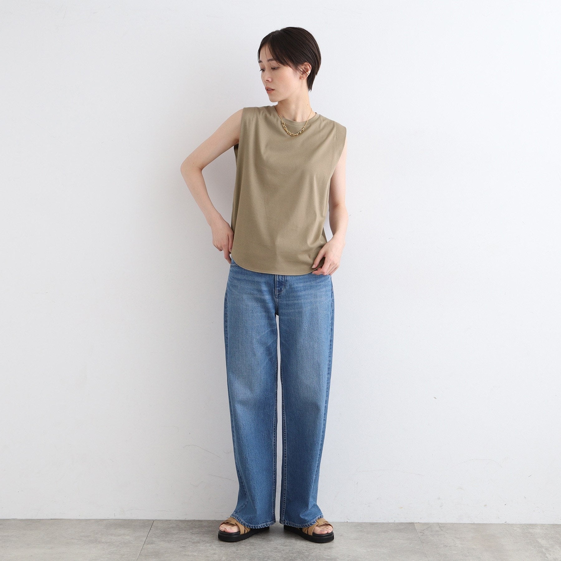 インディヴィ INDIVI 【洗える】タックデザインノースリーブTシャツ