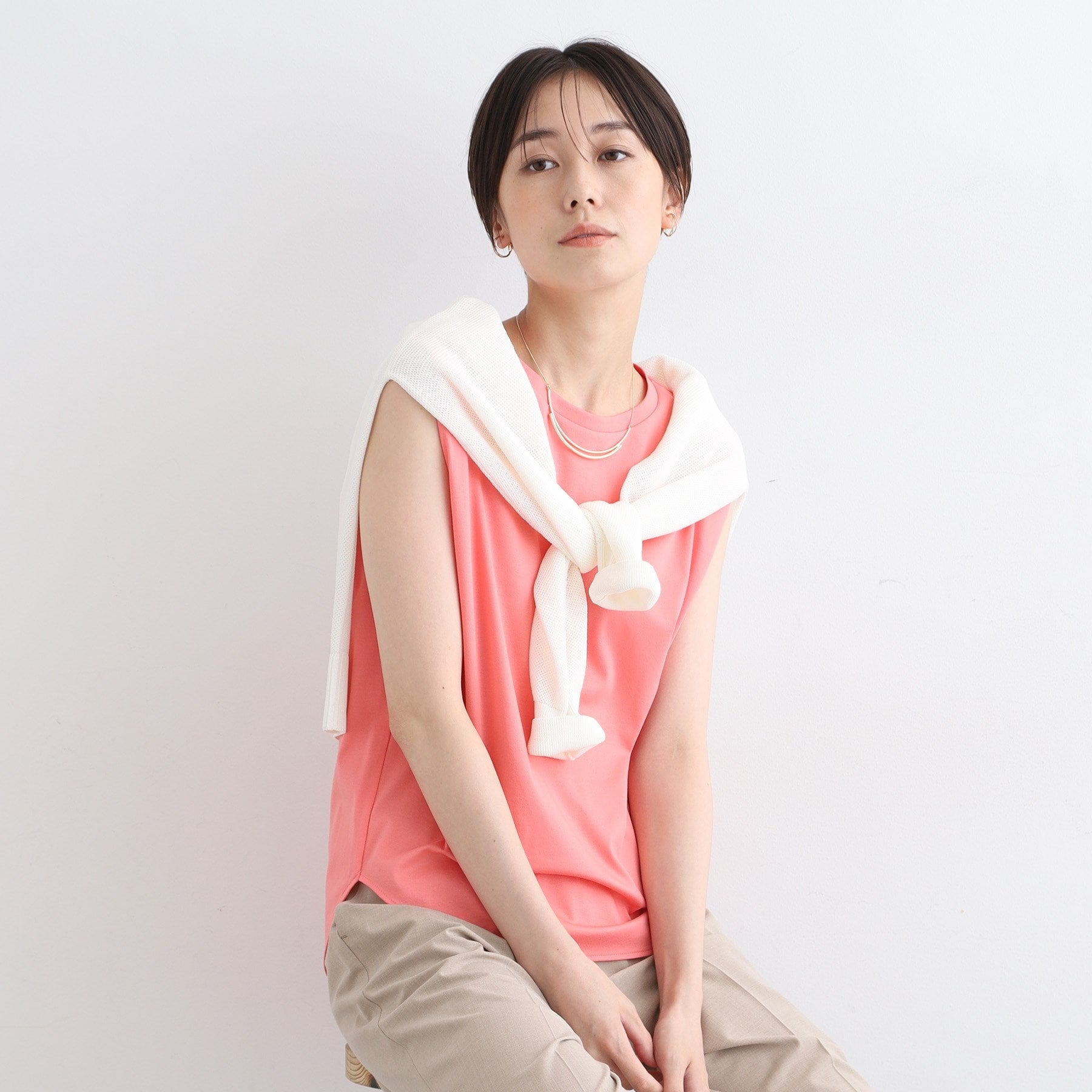 インディヴィ INDIVI 【洗える】タックデザインノースリーブTシャツ