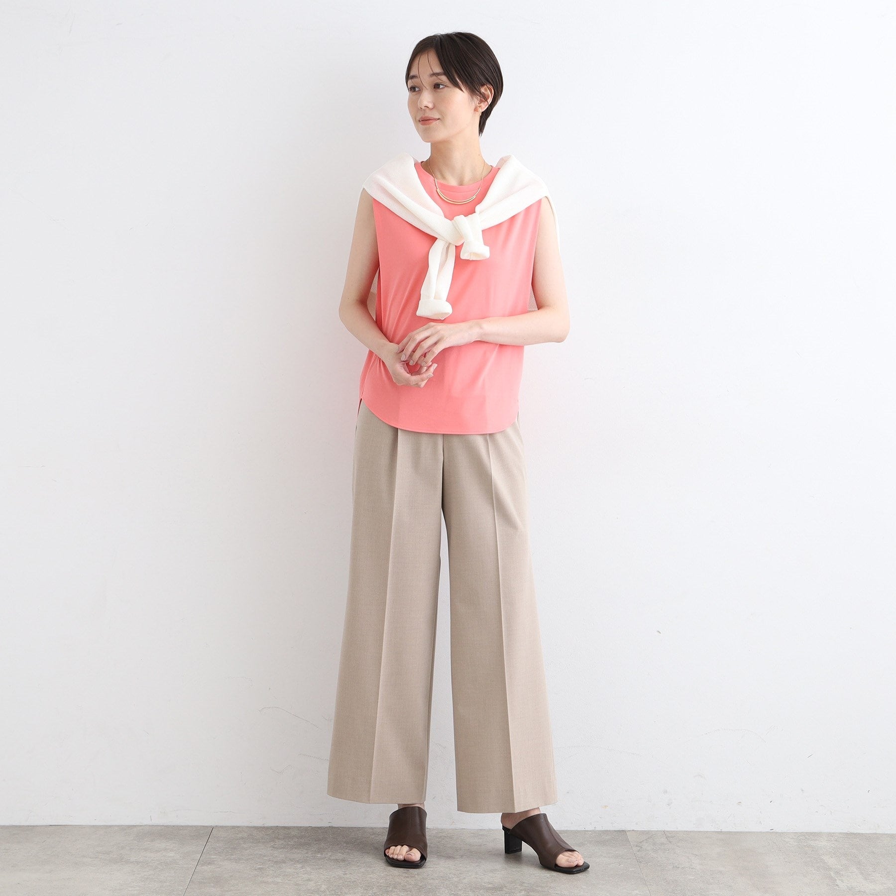 インディヴィ INDIVI 【洗える】タックデザインノースリーブTシャツ