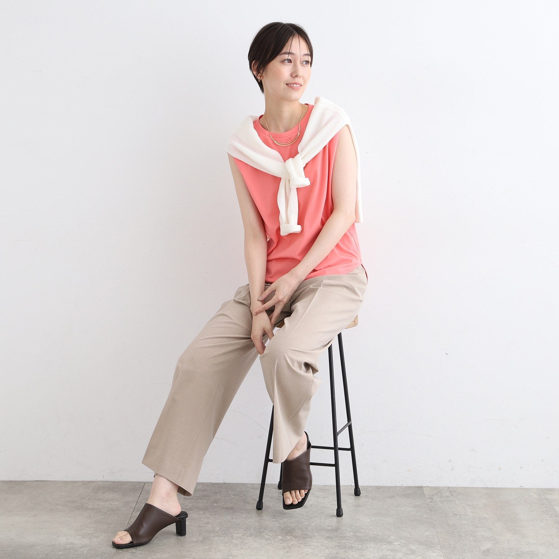 インディヴィ INDIVI 【洗える】タックデザインノースリーブTシャツ