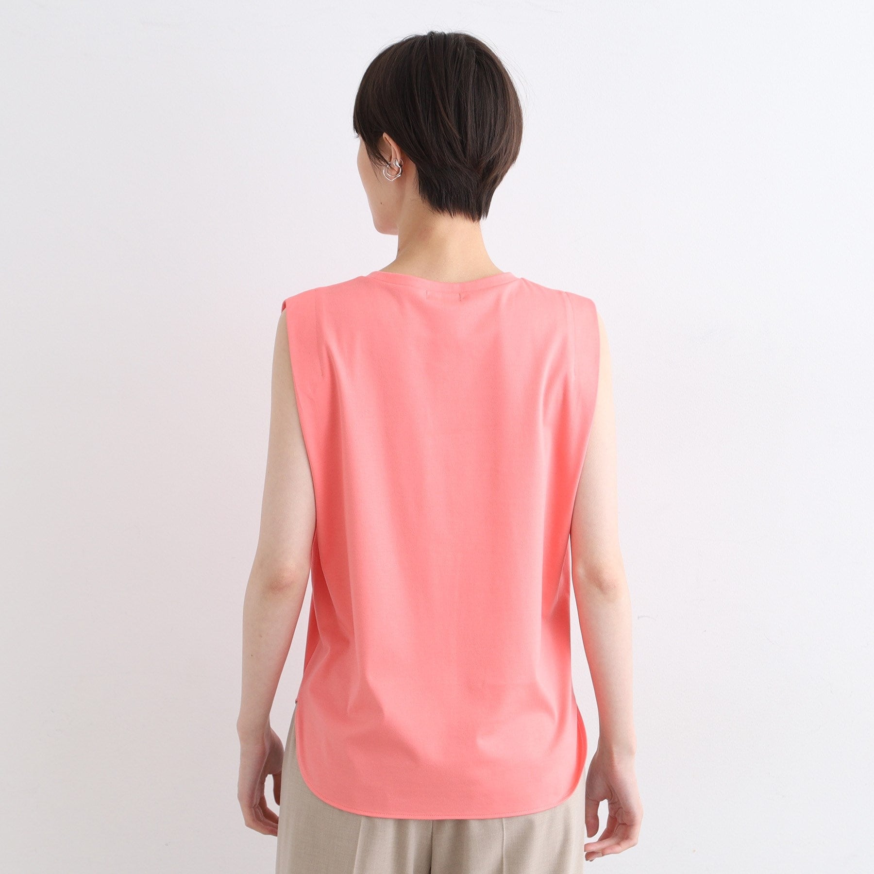 インディヴィ INDIVI 【洗える】タックデザインノースリーブTシャツ