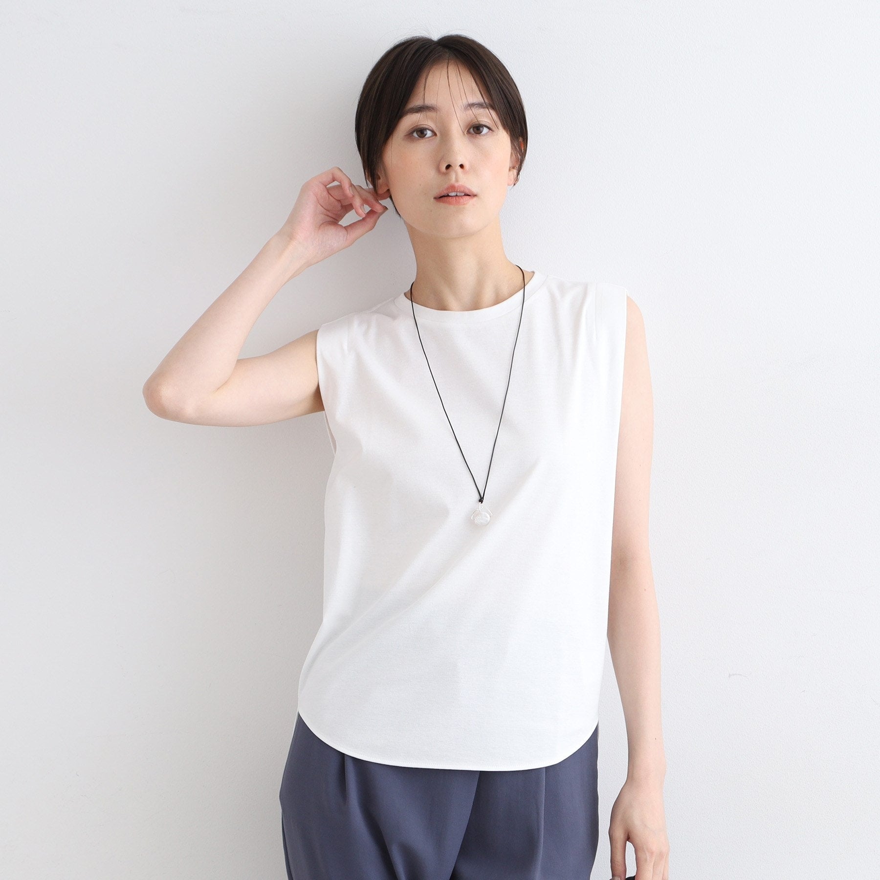 インディヴィ INDIVI 【洗える】タックデザインノースリーブTシャツ