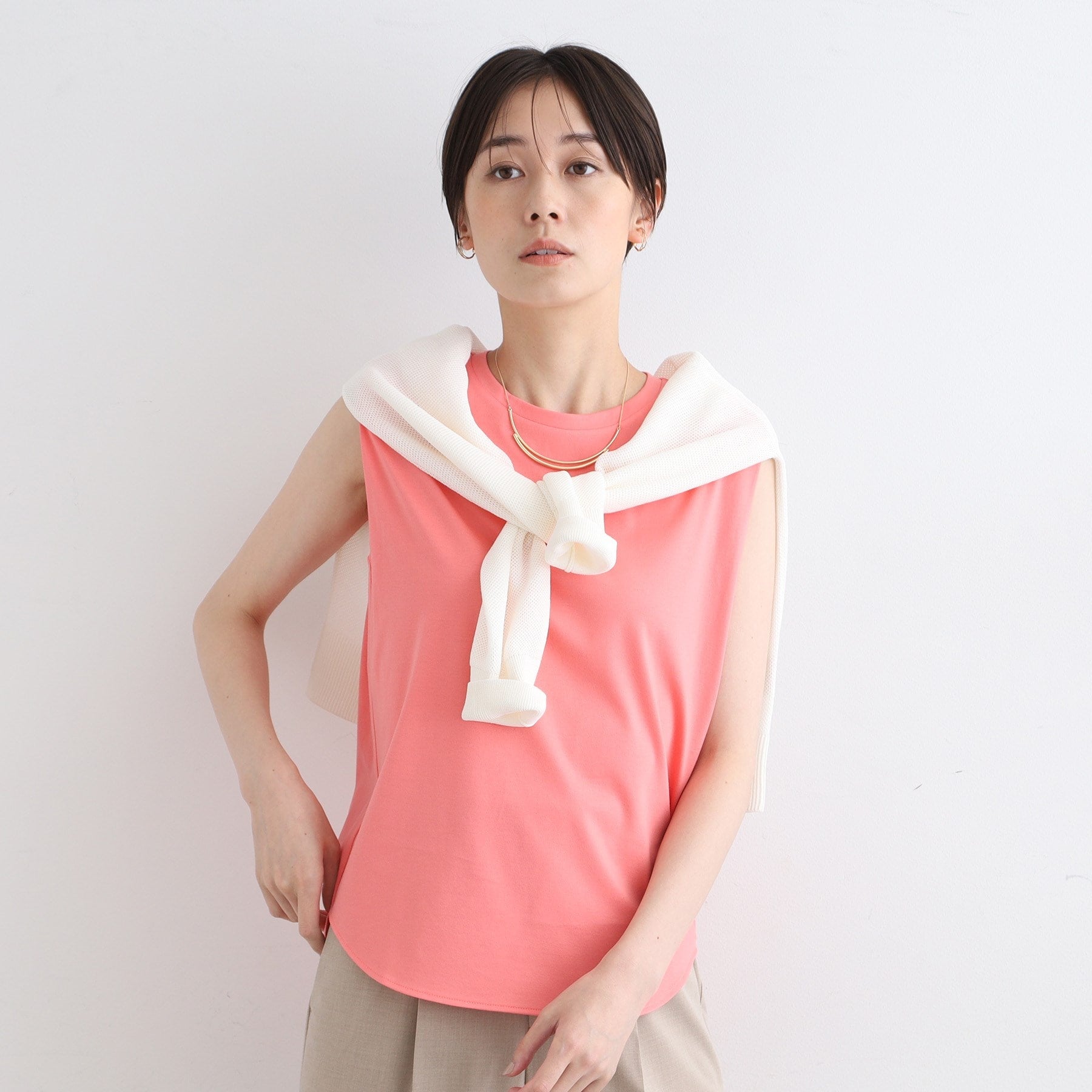 インディヴィ INDIVI 【洗える】タックデザインノースリーブTシャツ