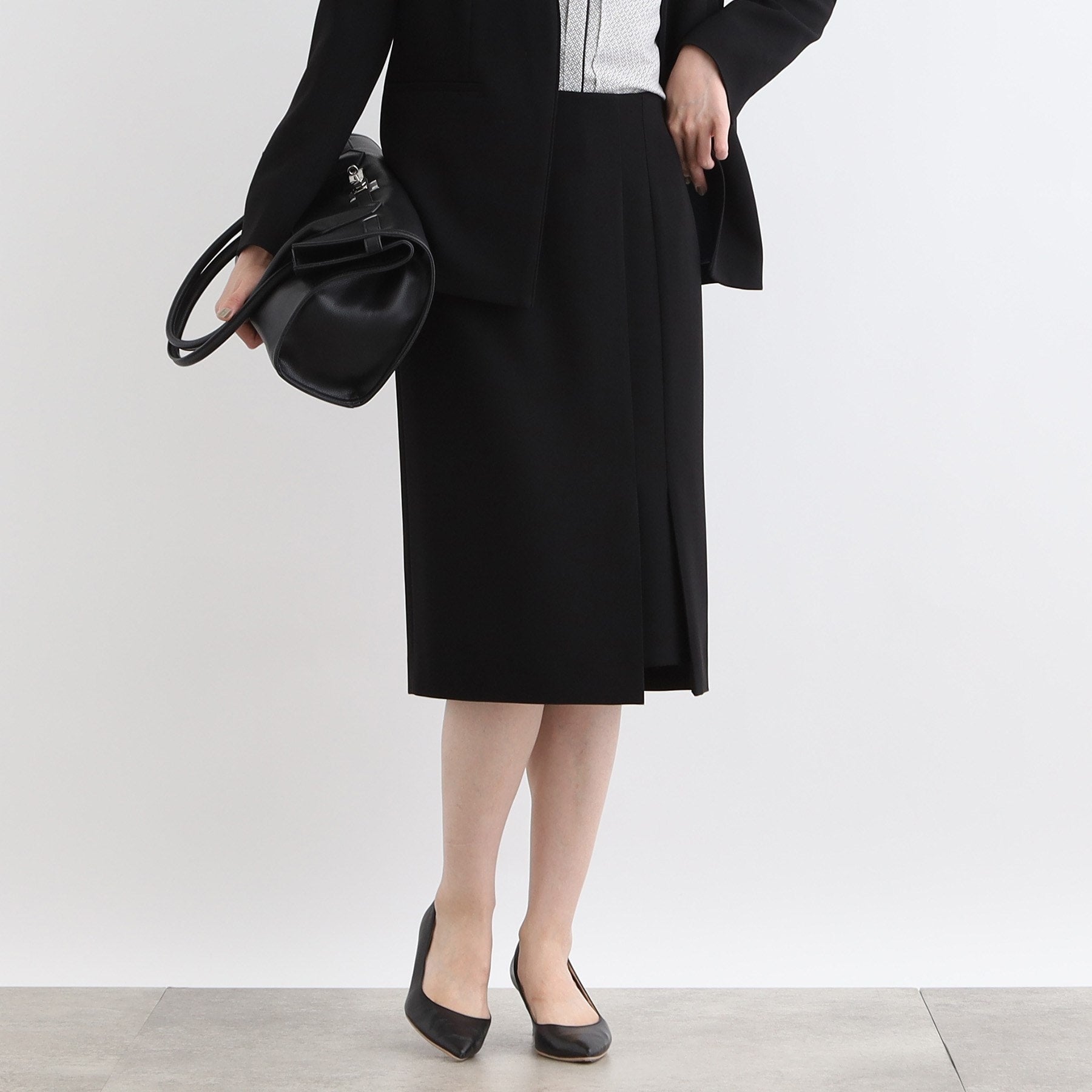 インディヴィ INDIVI 【洗える／日本製／定番スーツ】トリアセテート混ストレッチボックスタックスカート （ブラック(019)） ブラック(019)