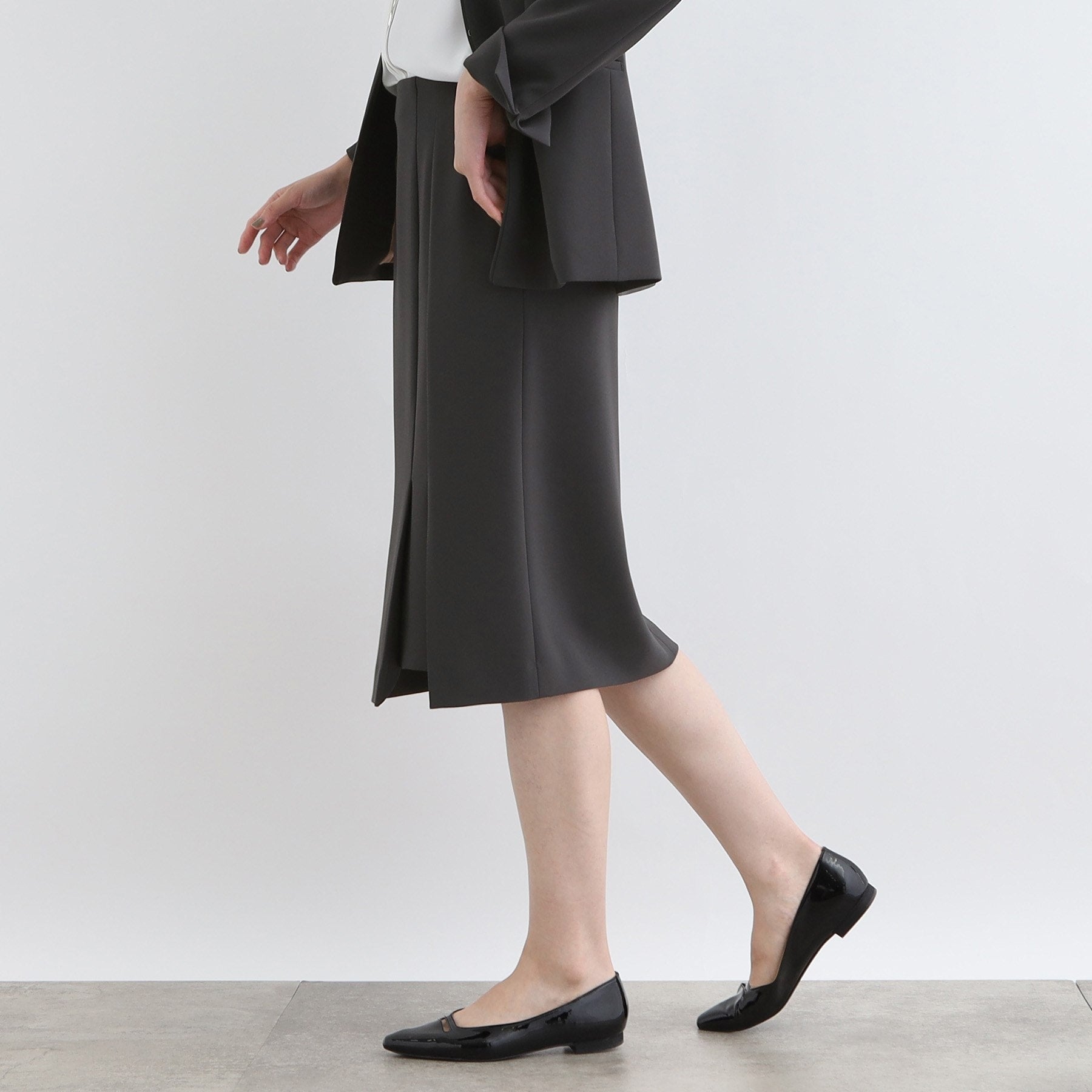 インディヴィ INDIVI 【洗える／日本製／定番スーツ】トリアセテート混ストレッチボックスタックスカート （ブラック(019)） ブラック(019)
