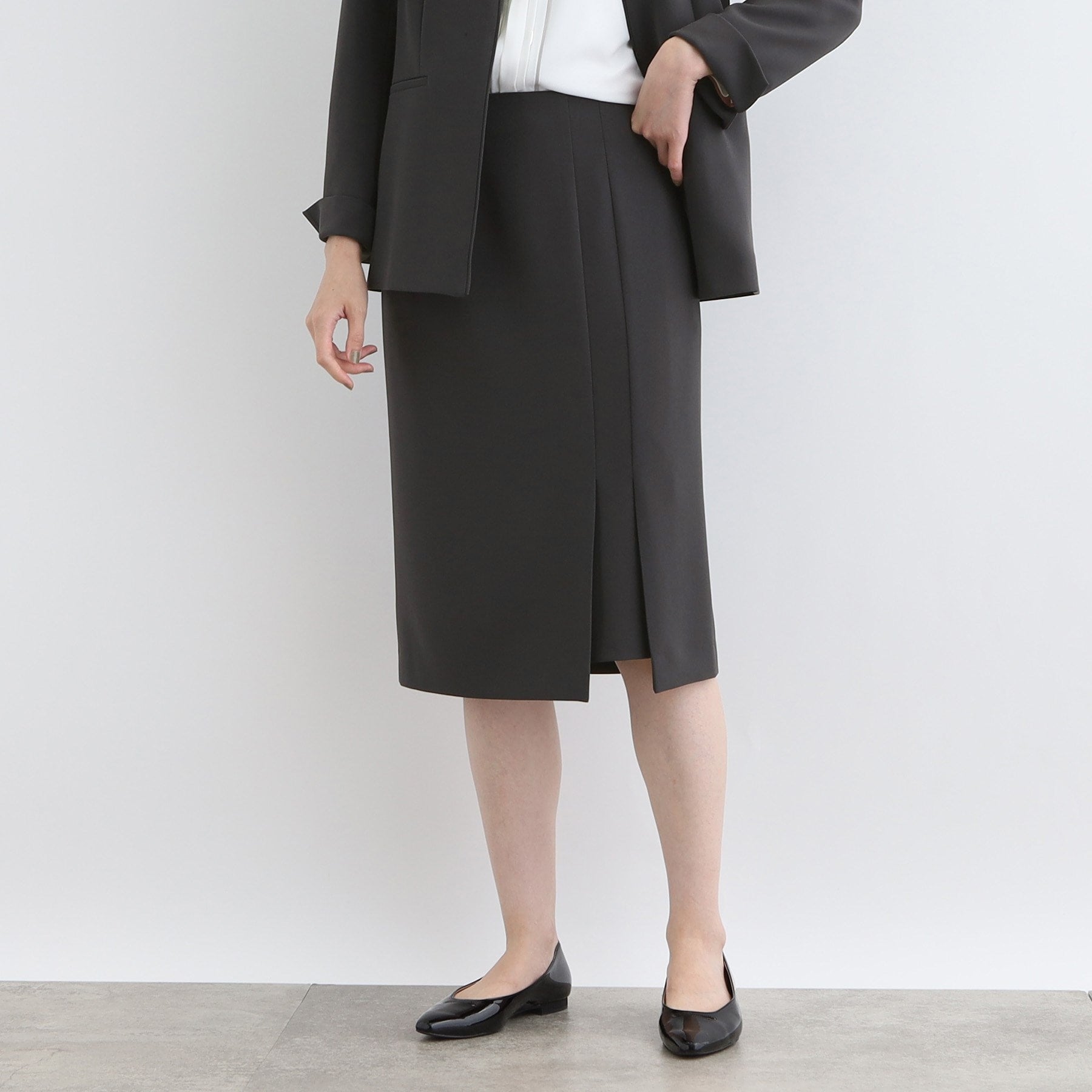 インディヴィ INDIVI 【洗える／日本製／定番スーツ】トリアセテート混ストレッチボックスタックスカート （ブラック(019)） ブラック(019)