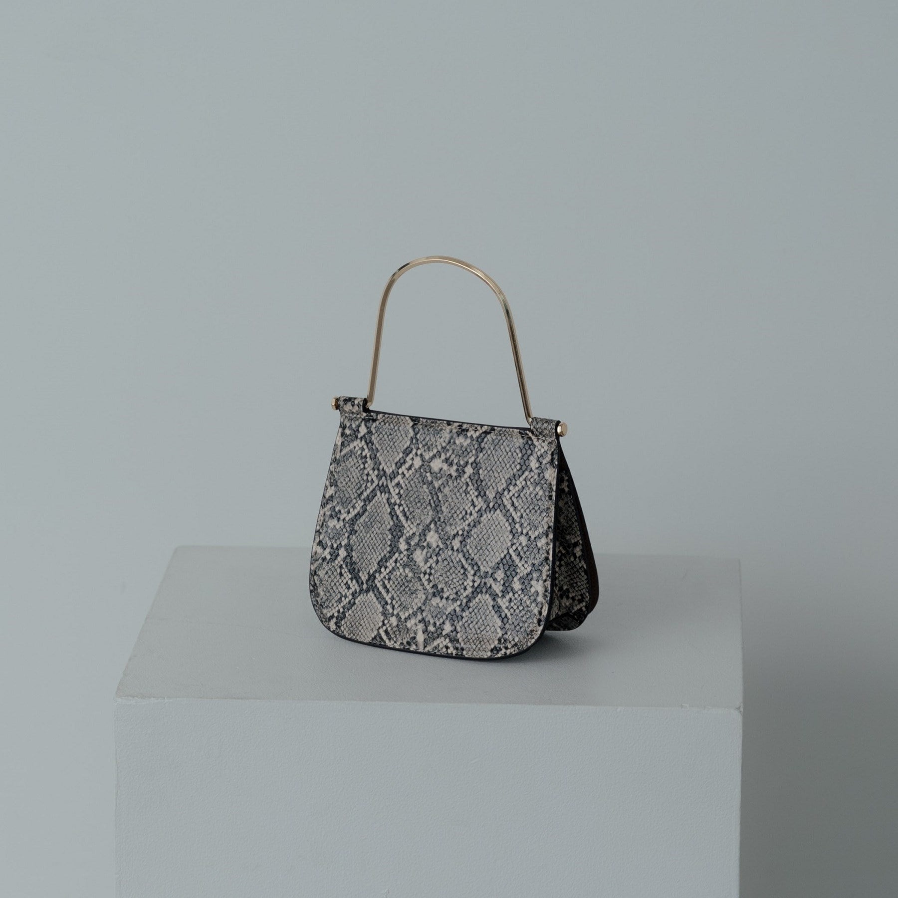 ギャレスト GALLEST 【LE VERNIS】Metal handle minibag （グレー(412)） グレー(412)