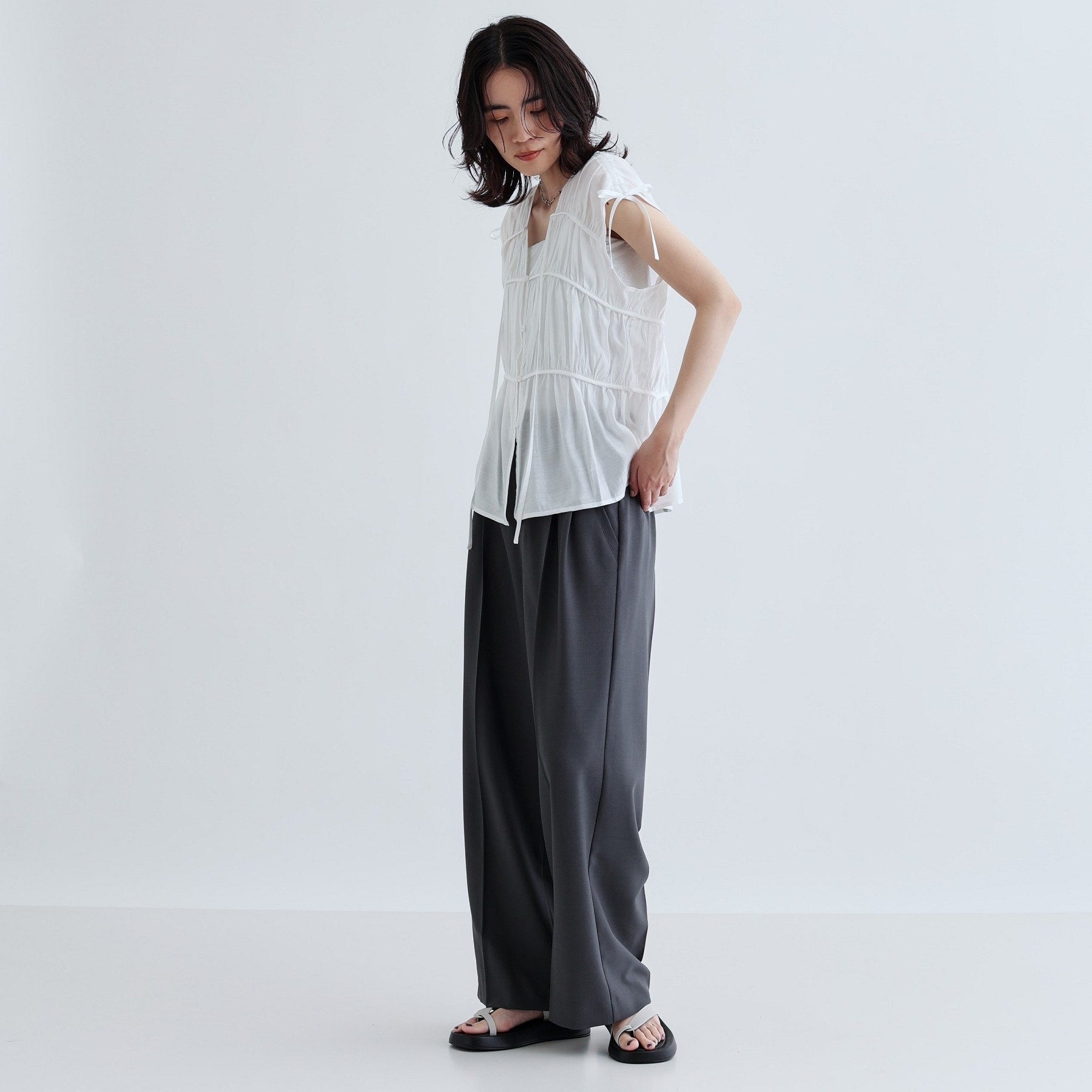 ギャレスト GALLEST ギャザースリーブレスブラウス （ホワイト(001)） ホワイト(001)