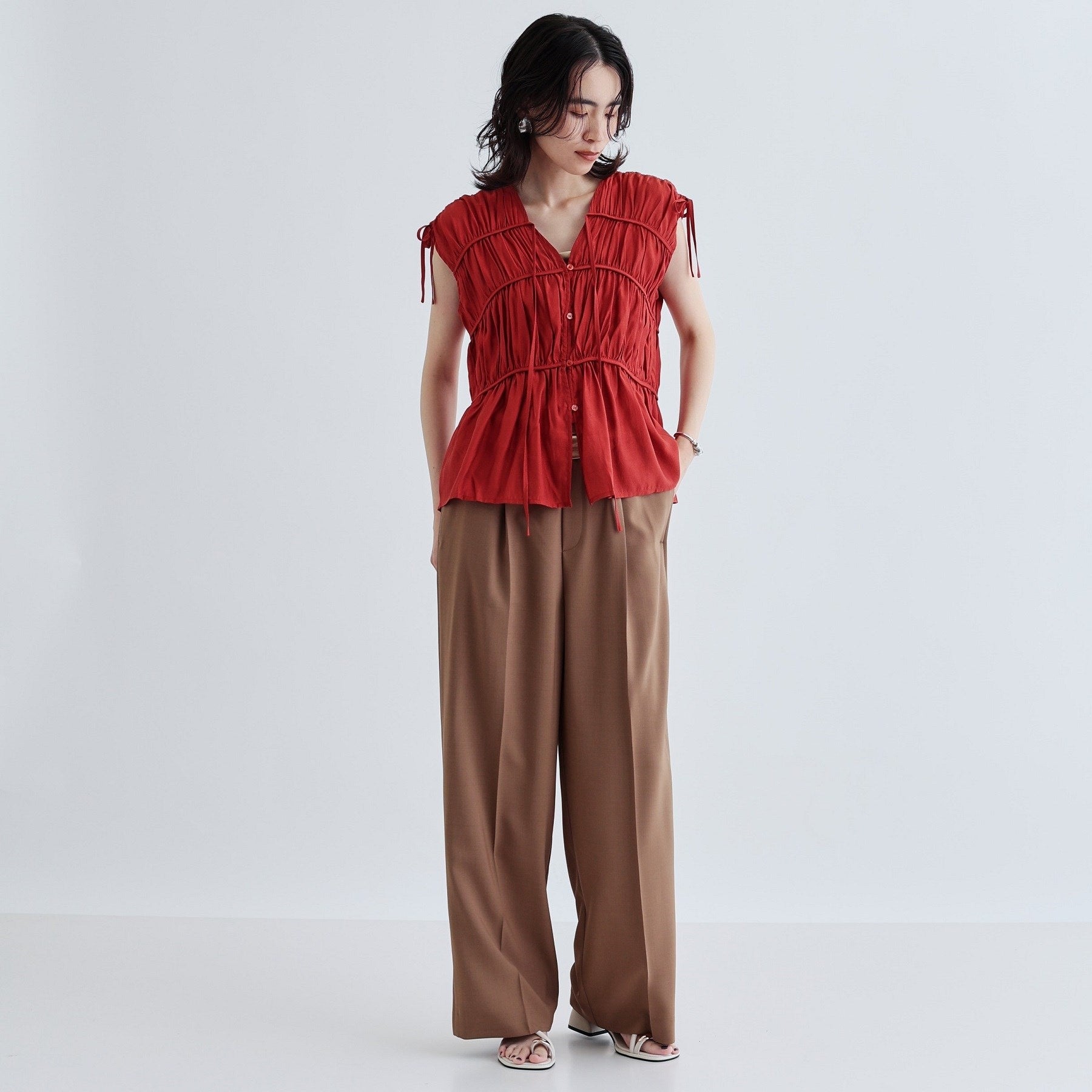 ギャレスト GALLEST ギャザースリーブレスブラウス （ホワイト(001)） ホワイト(001)