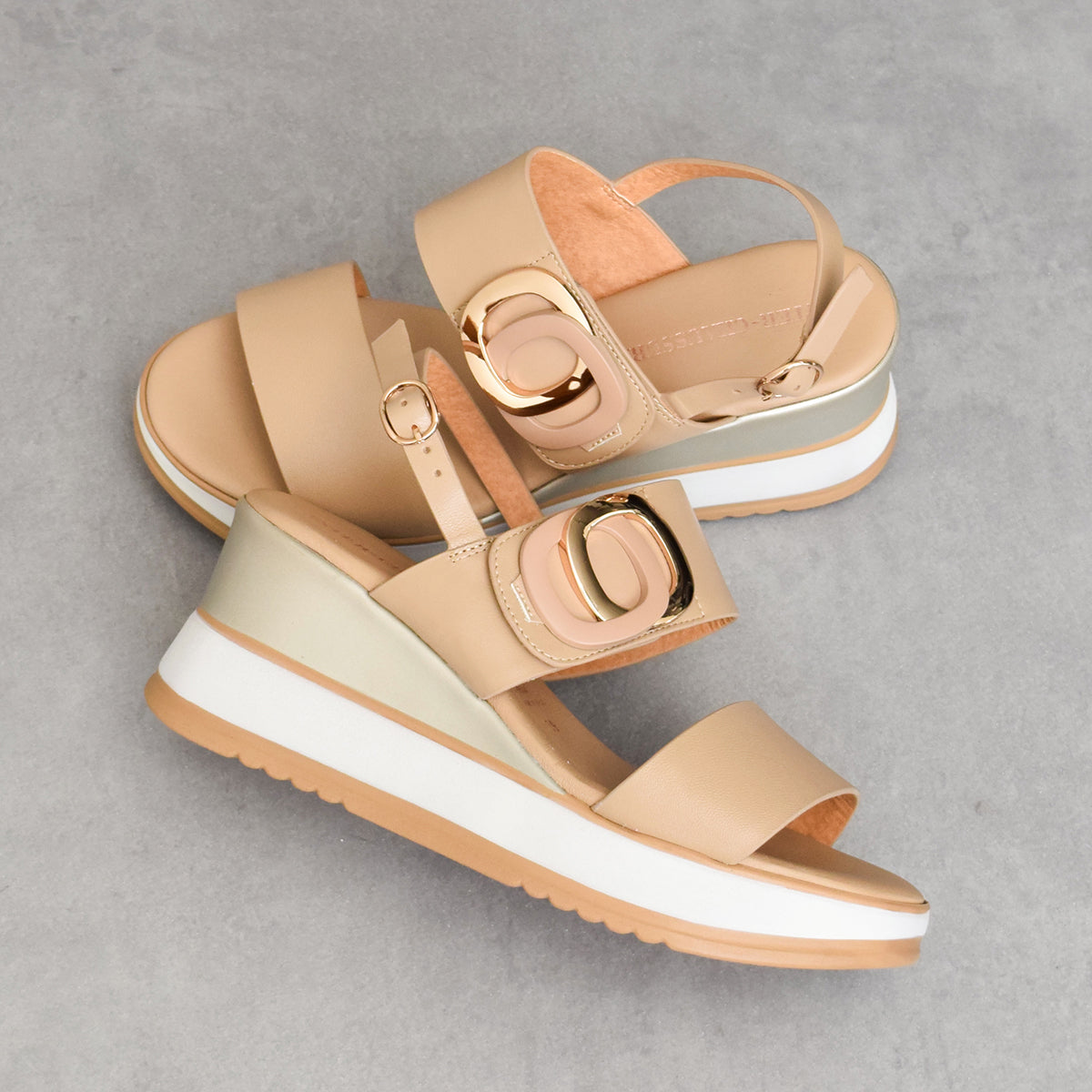 インターショシュール INTER-CHAUSSURES バックルウエッジサンダル （ベージュ） ベージュ
