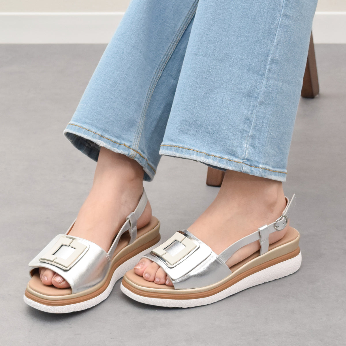 インターショシュール INTER-CHAUSSURES バックルウエッジバックバンドサンダル （シルバー） シルバー