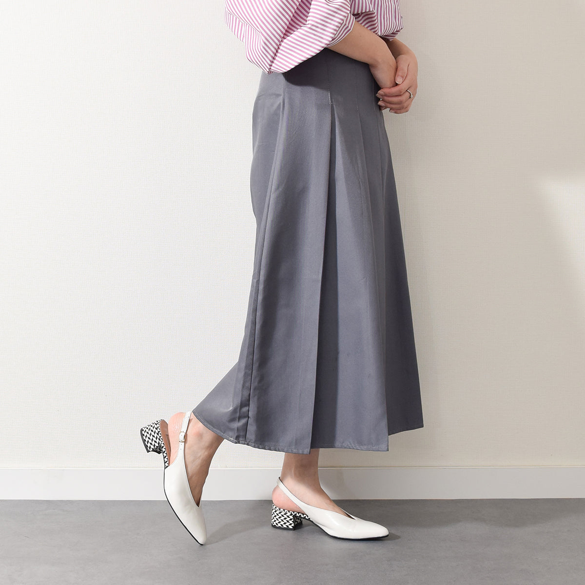 INTER-CHAUSSURES Pointed Toe V-Cut Back Band