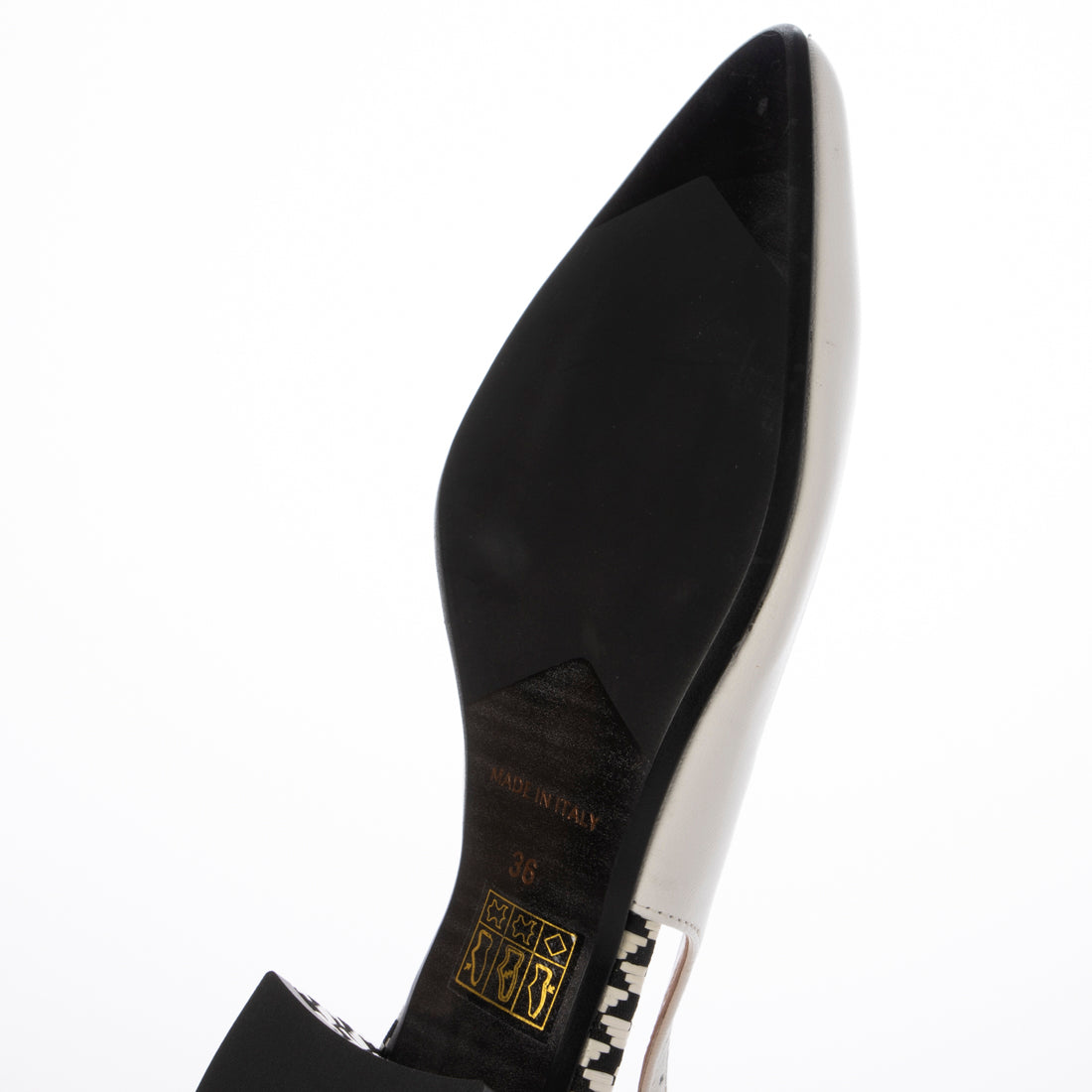 INTER-CHAUSSURES Pointed Toe V-Cut Back Band
