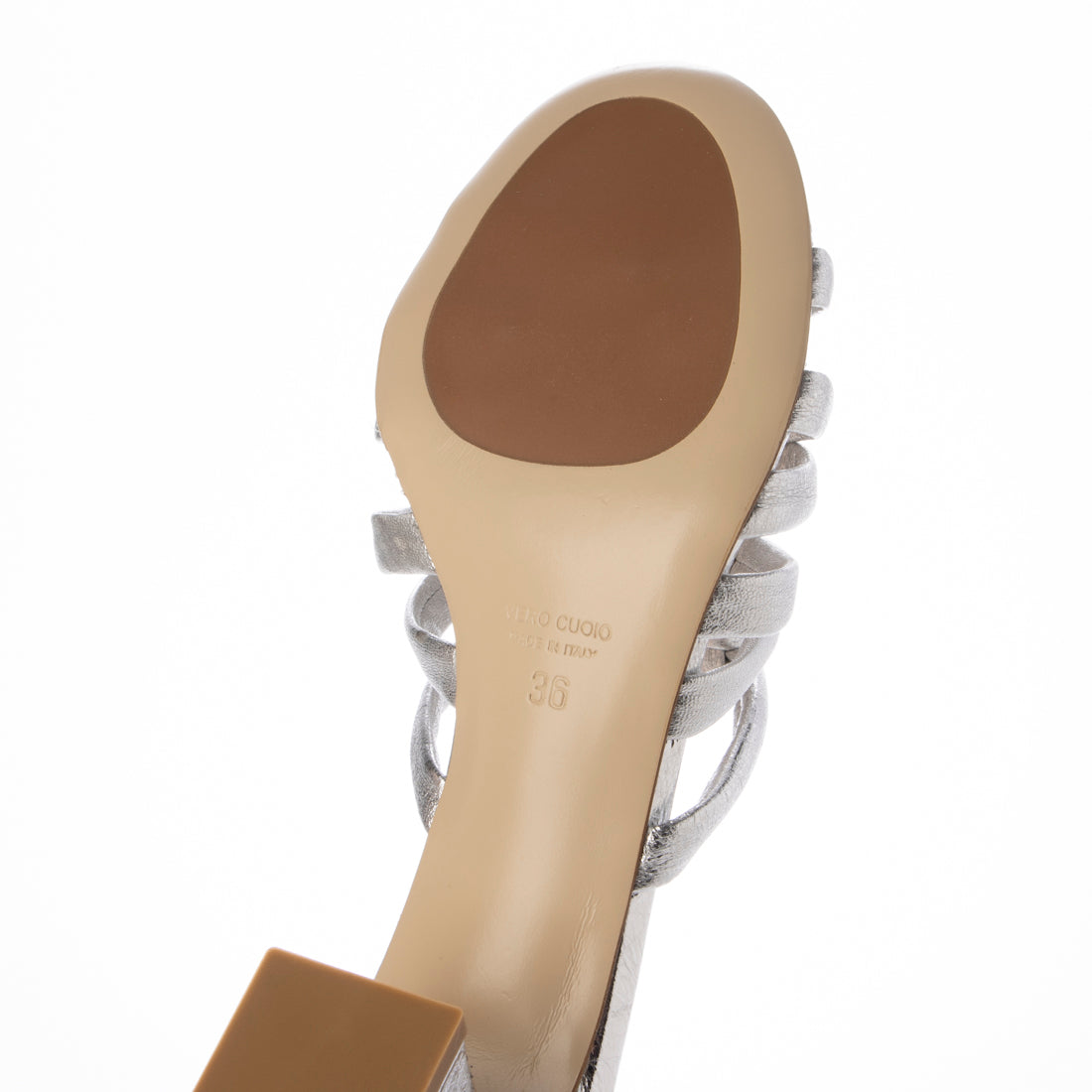 インターショシュール INTER-CHAUSSURES ラウンドトウノットミュールサンダル （シルバー） シルバー