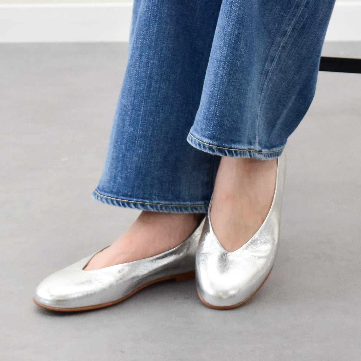 インターショシュール INTER-CHAUSSURES ラウンドトウサケットバレエシューズ （シルバー） シルバー
