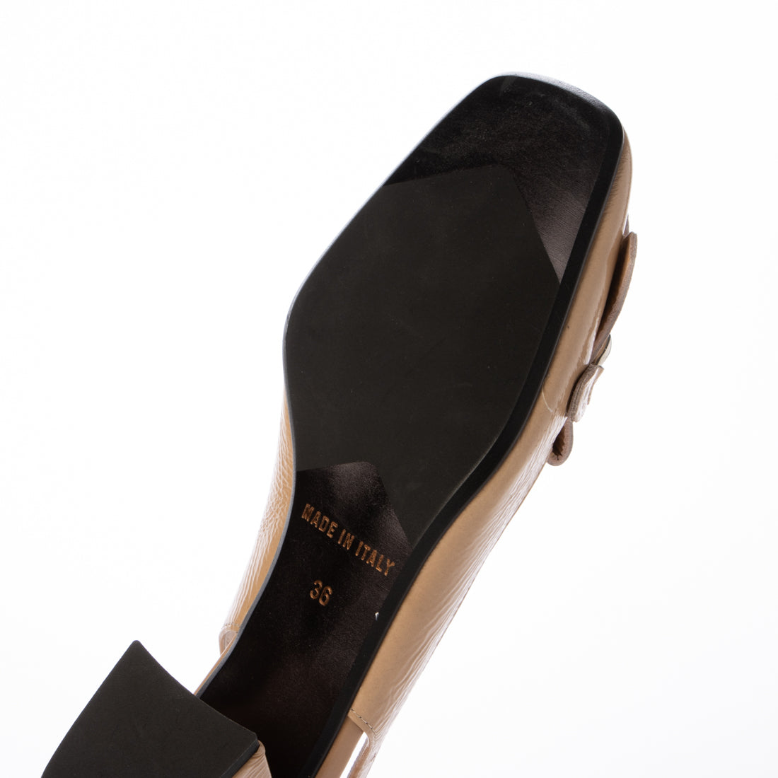 インターショシュール INTER-CHAUSSURES チェーンキルトバックバンドパンプス （ベージュエナメル） ベージュエナメル