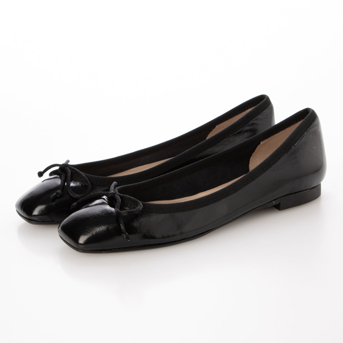 インターショシュール INTER-CHAUSSURES リボン付きスクエアフラットパンプス （ブラックエナメル） ブラックエナメル