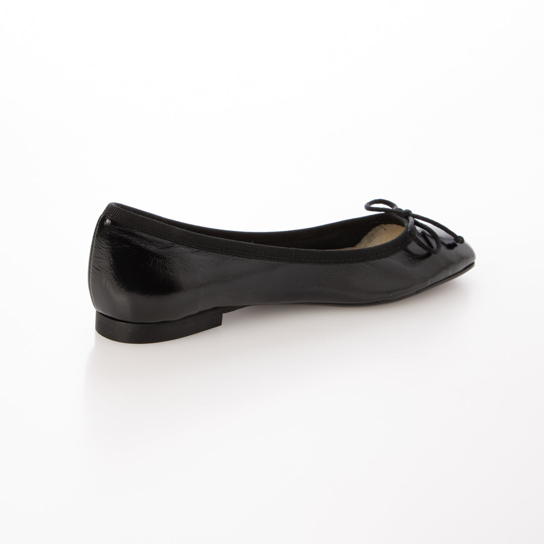 インターショシュール INTER-CHAUSSURES リボン付きスクエアフラットパンプス （ブラックエナメル） ブラックエナメル
