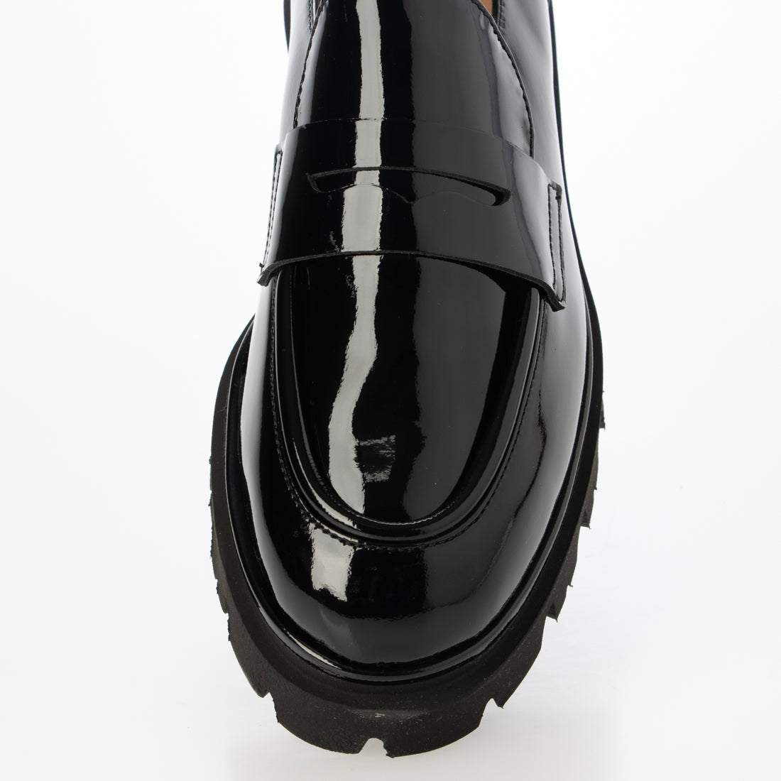 インターショシュール INTER-CHAUSSURES ラウンドトウタンクソールローファー （ブラックエナメル） ブラックエナメル