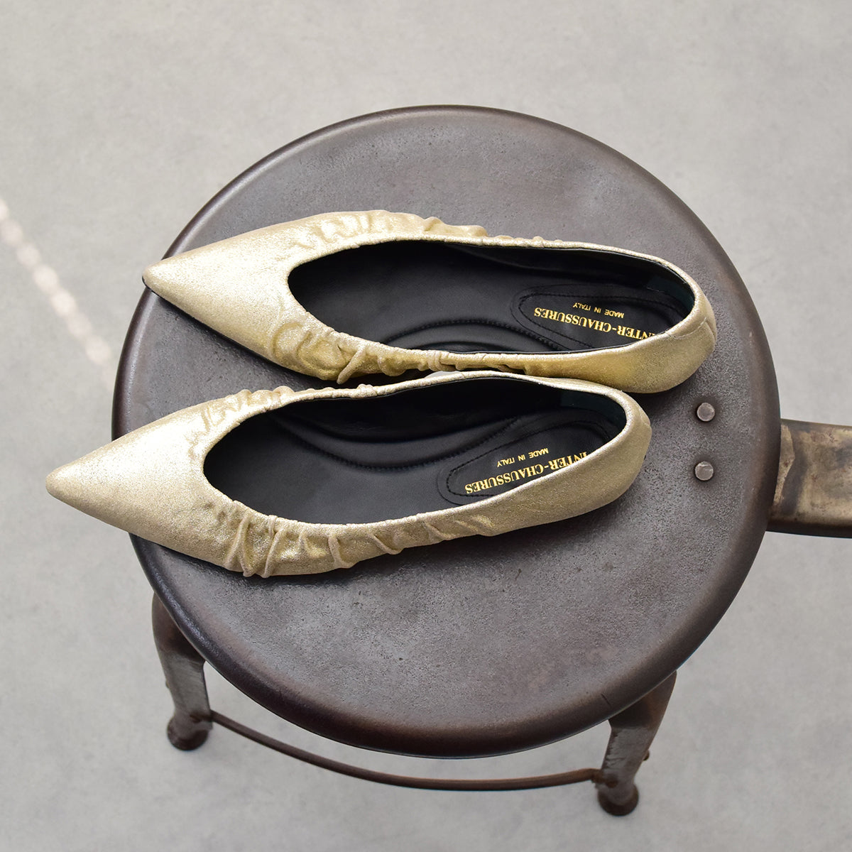 インターショシュール INTER-CHAUSSURES ポインテッドトウギャザーパンプス