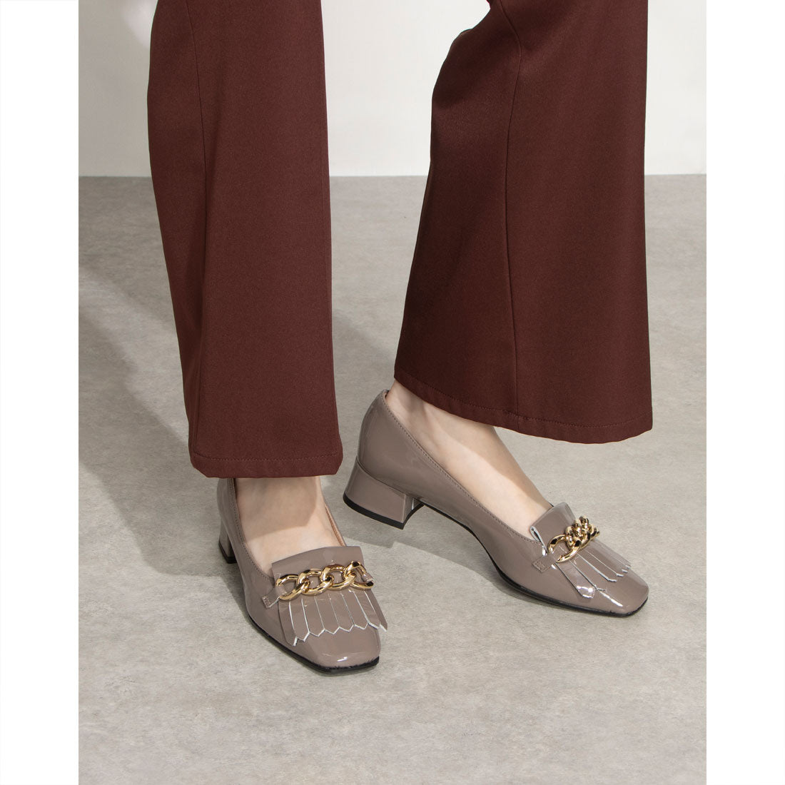 インターショシュール INTER-CHAUSSURES キルトデザインスクエアチェーンパンプス