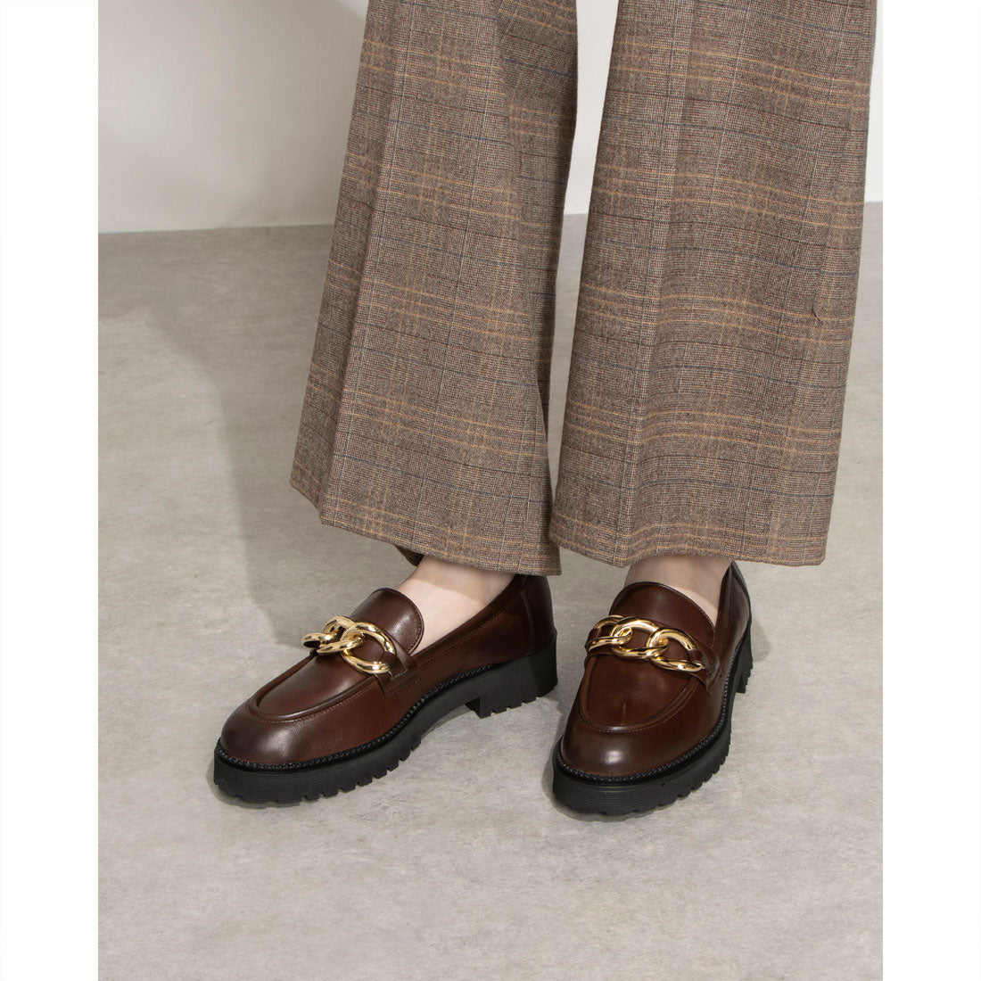インターショシュール INTER-CHAUSSURES ラウンドトウチェーンローファー