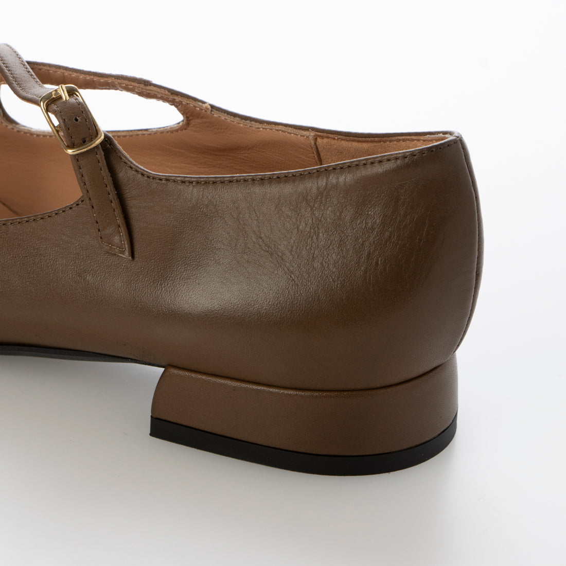インターショシュール INTER-CHAUSSURES スクエアトウクロスストラップパンプス