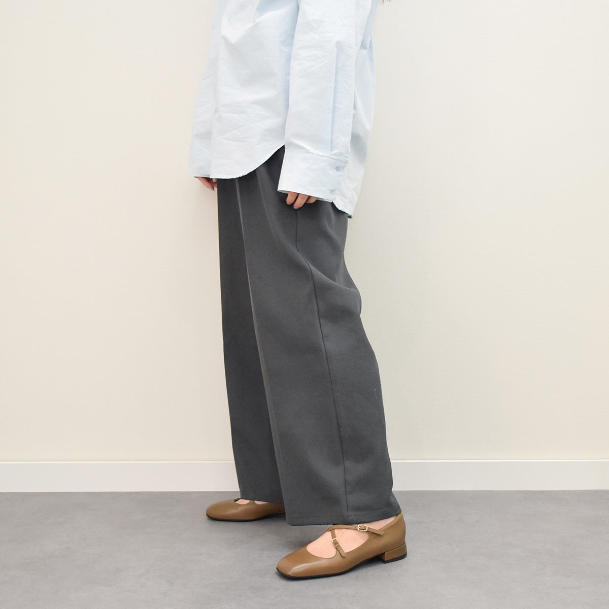 インターショシュール INTER-CHAUSSURES スクエアトウクロスストラップパンプス