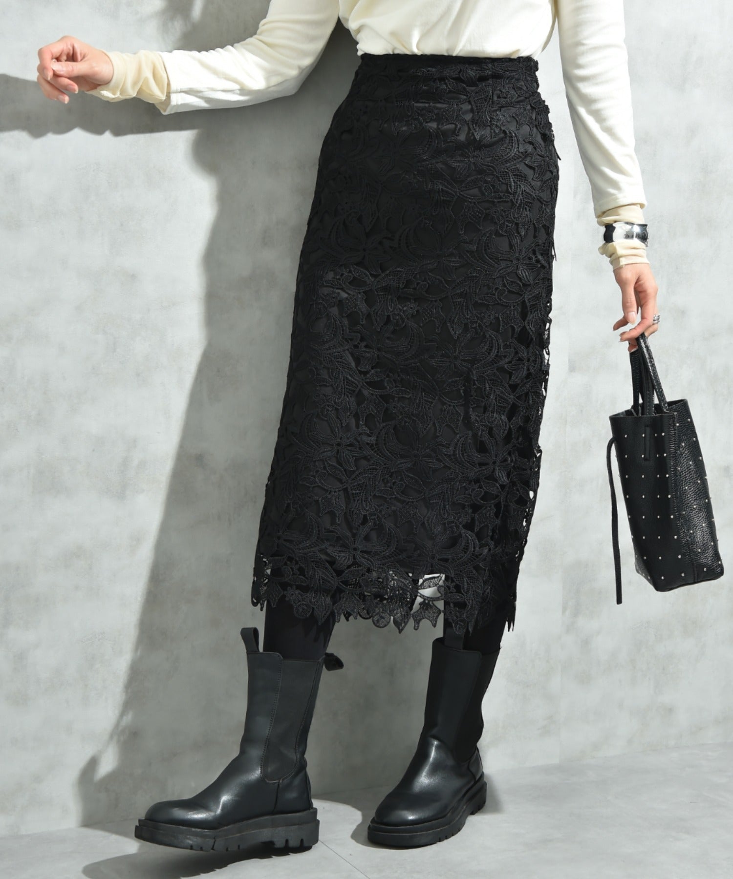 インタープラネット INTERPLANET ケミカルレースBACKファスナータイトスカート （ブラック） ブラック