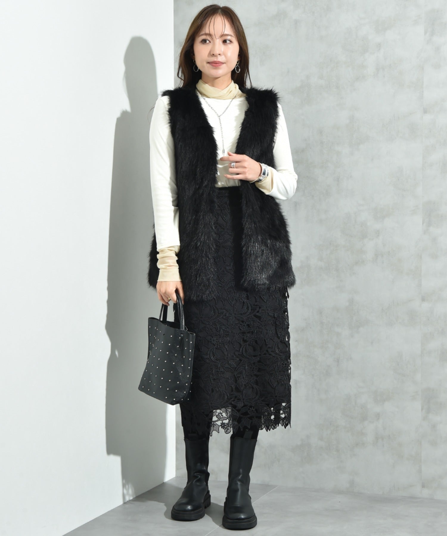 インタープラネット INTERPLANET ケミカルレースBACKファスナータイトスカート （ブラック） ブラック