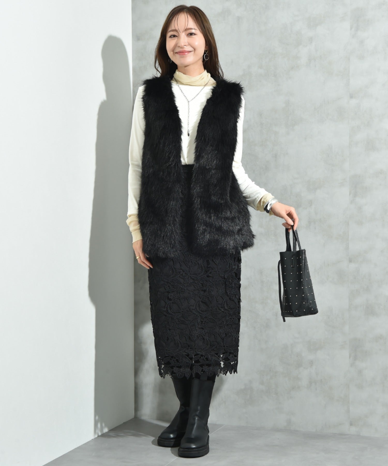 インタープラネット INTERPLANET ケミカルレースBACKファスナータイトスカート （ブラック） ブラック