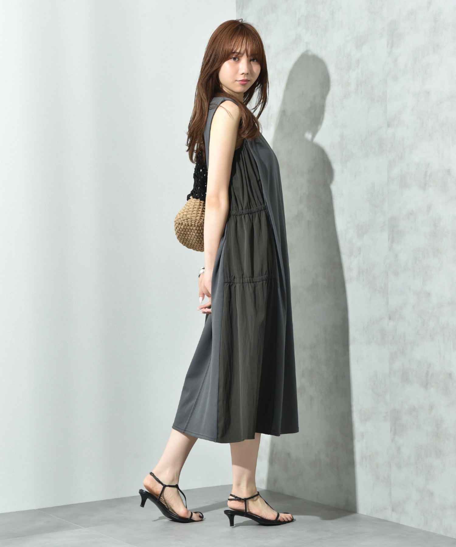 インタープラネット INTERPLANET 【接触冷感】サイドシャーリングワンピース （チャコールグレー） チャコールグレー