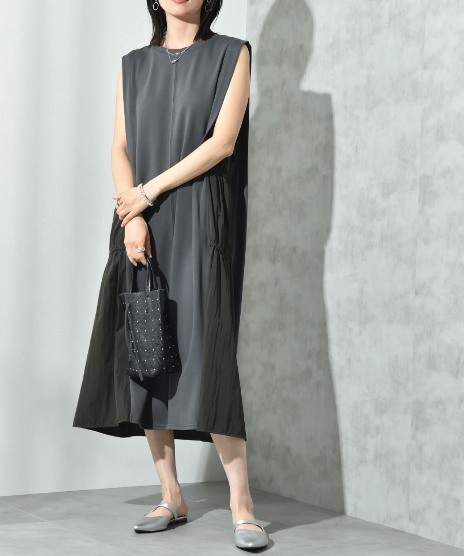 インタープラネット INTERPLANET 【接触冷感】サイドシャーリングワンピース （チャコールグレー） チャコールグレー