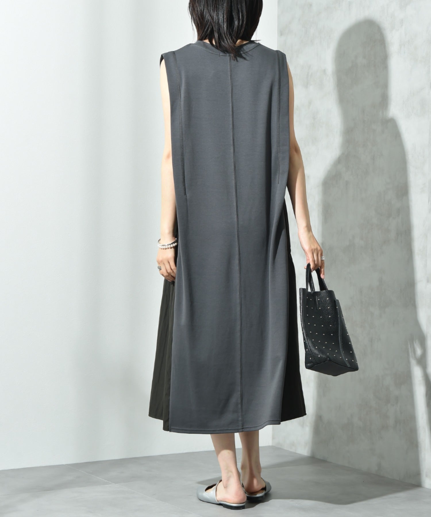 インタープラネット INTERPLANET 【接触冷感】サイドシャーリングワンピース （チャコールグレー） チャコールグレー