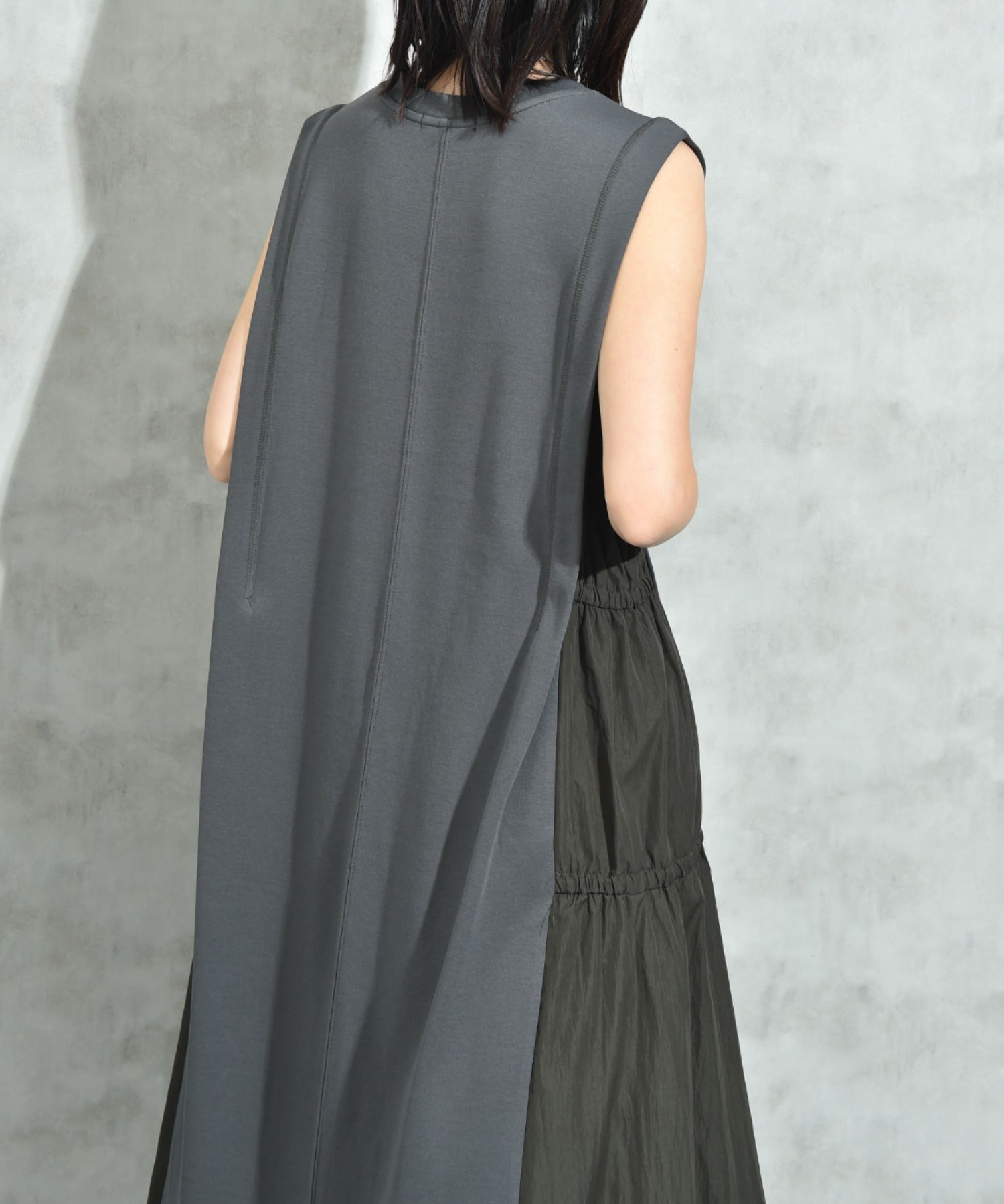 インタープラネット INTERPLANET 【接触冷感】サイドシャーリングワンピース （チャコールグレー） チャコールグレー