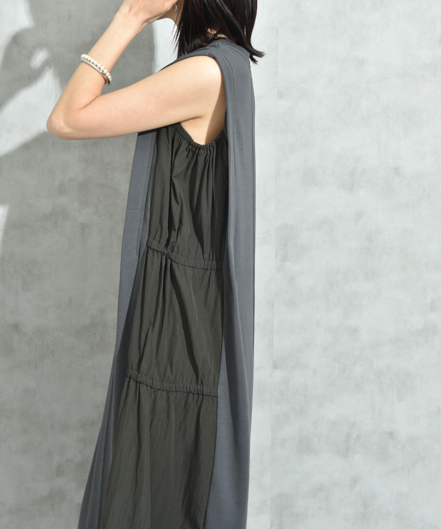 インタープラネット INTERPLANET 【接触冷感】サイドシャーリングワンピース （チャコールグレー） チャコールグレー