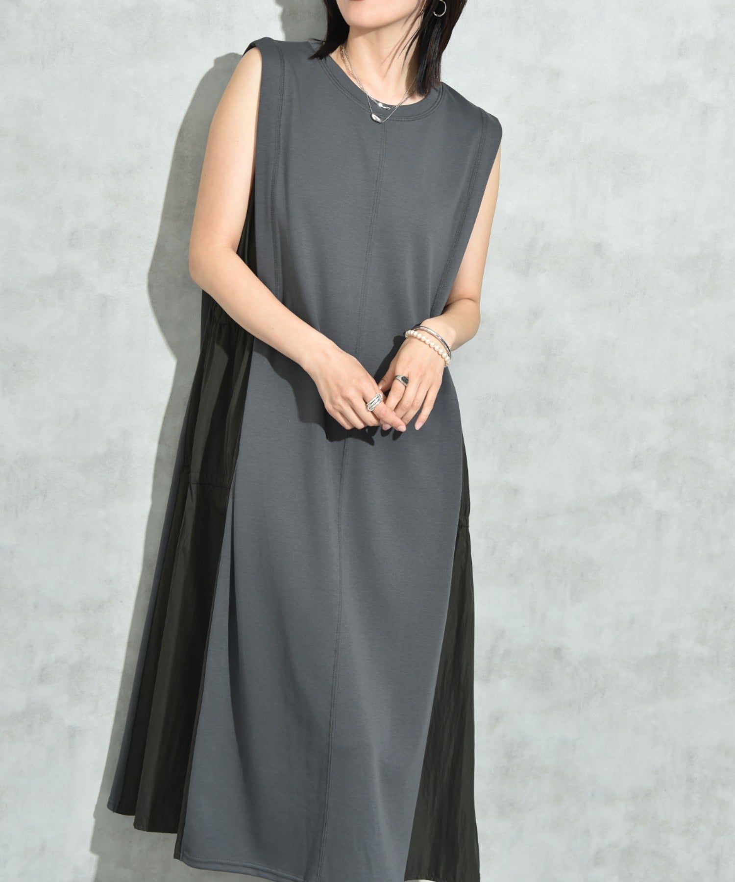 インタープラネット INTERPLANET 【接触冷感】サイドシャーリングワンピース （チャコールグレー） チャコールグレー