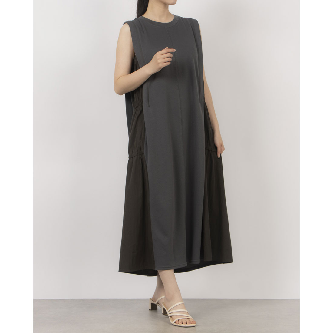 インタープラネット INTERPLANET 【接触冷感】サイドシャーリングワンピース （チャコールグレー） チャコールグレー