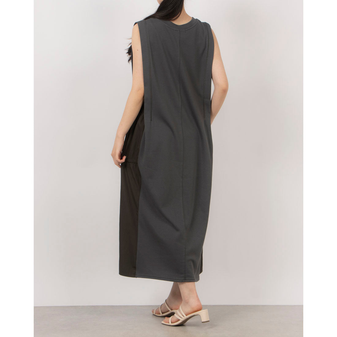 インタープラネット INTERPLANET 【接触冷感】サイドシャーリングワンピース （チャコールグレー） チャコールグレー